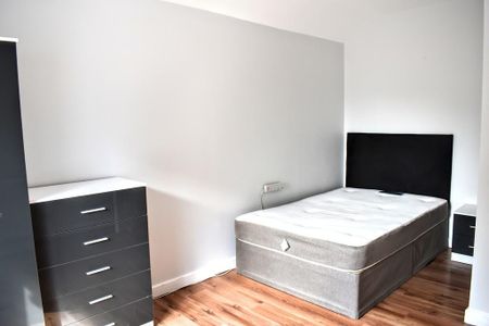 1 bedroom in a house share to rent - Photo 2