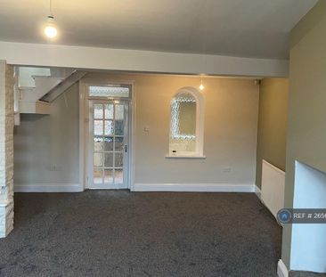 3 bedroom end of terrace house to rent - Photo 3