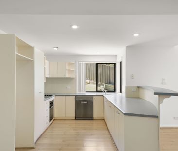 Three Bedroom Home with Ocean Views - Photo 6