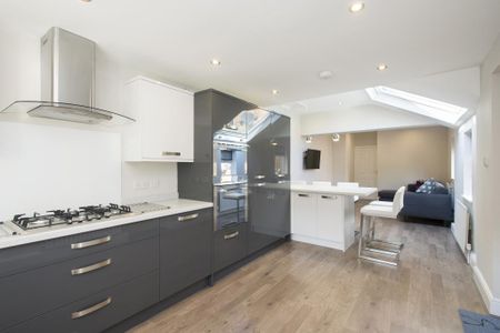 1 bedroom in a house share to rent - Photo 4