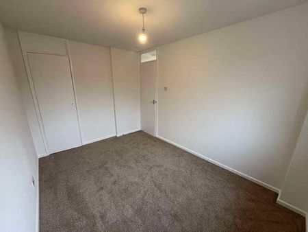 Falcon Fields, Tadley, RG26 - Photo 5