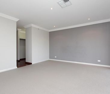 BEAUTIFULLY DESIGNED FAMILY HOME - Photo 5