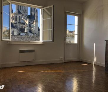COUTANCES, place Général de Gaulle, appartement 4 pièces - Photo 1