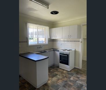 Tidy 3 bedroom home - Photo 6