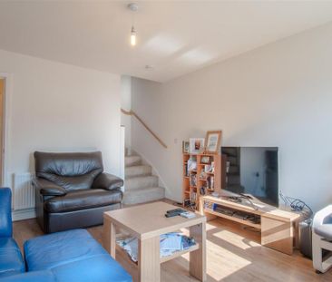 2 bedroom end of terrace house to rent - Photo 2