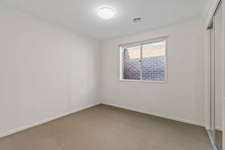 Spacious & Stylish Family Living in a Prime Location - Photo 4