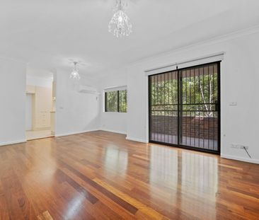 Light filled and spacious 2 bedroom unit - Photo 4