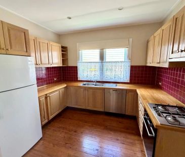 Beautifully Refreshed Character Home in Prime South Katoomba Location! - Photo 6