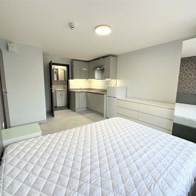 Chaplin Road, Wembley - Photo 1