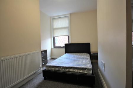4 bedroom terraced house to rent - Photo 4
