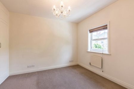 2 bedroom ground floor flat to rent - Photo 5