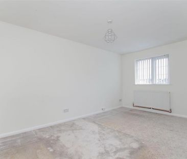 4 bedroom semi-detached house to rent - Photo 6