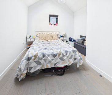 Albion Road, Twickenham, Middlesex, TW2 - Photo 2