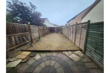 2 bedroom semi-detached house to rent - Photo 4