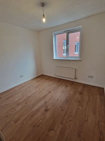 2 Bed Flat, Stretford Road, M15 - Photo 5