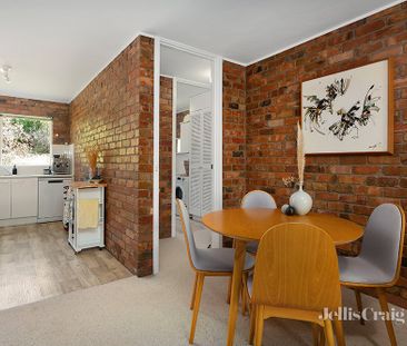 2/1 West End Road, Warrandyte - Photo 2