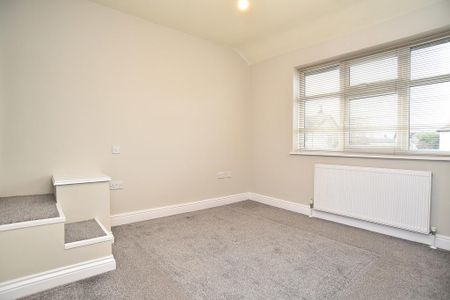 2 bedroom end of terrace house to rent - Photo 4