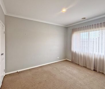 Stunning & Elegant - Photo 4