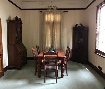 Fully Furnished Large family home in central location - Photo 3