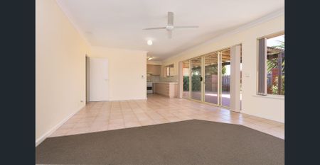 WELL MAINTAINED VILLA IN TIDY COMPLEX - Photo 3