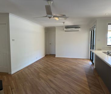 Family home with large shed! - Photo 3
