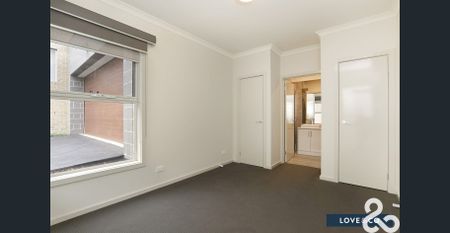 PRESTIGE, STYLE AND SUNFILLED COURTYARD - Photo 5