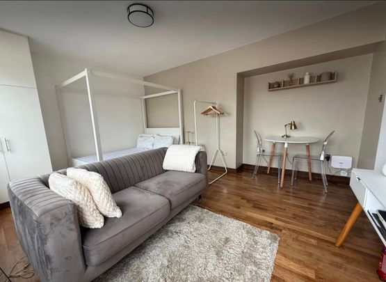 Studio Flat, Dean Street, W1D - Photo 1