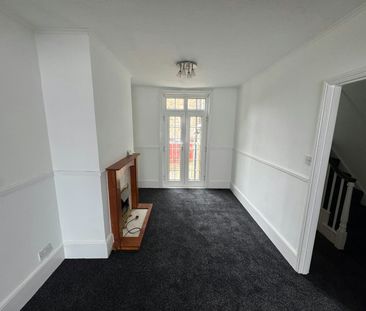 Terraced House to rent on - Photo 1