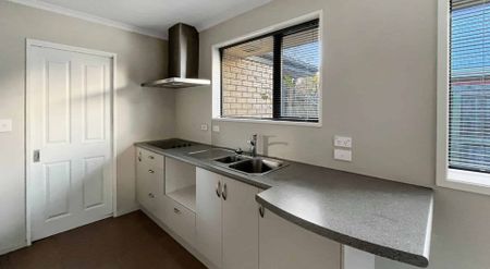 ILAM - TWO BEDROOM TOWNHOUSE, SINGLE GARAGE - Photo 2