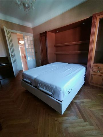 3 pièces - Meublé - 85 m² - 4ème étage - Colocation non autorisée - Photo 3