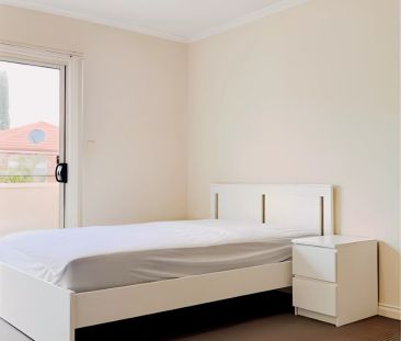 3B2B second room - Photo 5