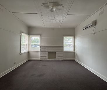 ONE BEDROOM COTTAGE ! - Photo 1