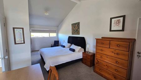 Idyllic location, furnished 1 bedroom unit - Photo 3
