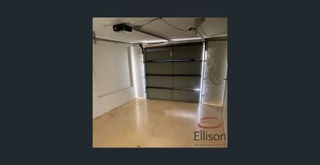 FOR RENT - CHARMING 3-BEDROOM HOME WITH RUMPUS ROOM IN A QUIET DAISY HILL CUL-DE-SAC - Photo 2