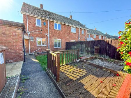 2 bedroom semi-detached house to rent - Photo 5