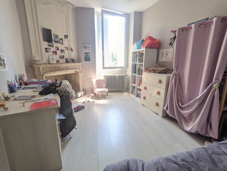 Location Maison 6 pièces 200m² BLAYE 33390 - Photo 3