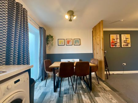 3 bedroom Semi-Detached House to let - Photo 3