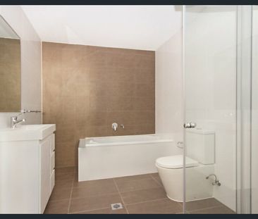 Contemporary Light Filled 1-Bedroom Apartment - Photo 3