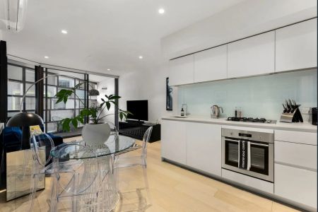 Sleek Urban Living in the Heart of Prahran's Vibrant Lifestyle Hub - Photo 2