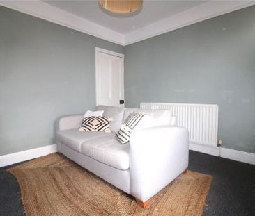 2 bedroom end of terrace house to rent - Photo 2