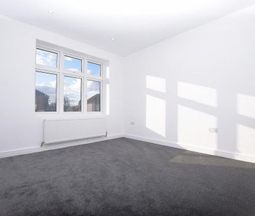 3 bedroom end of terrace house to rent - Photo 3