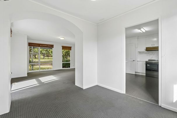 Three bedrooms, modern comforts and plenty of outdoor space - Photo 1