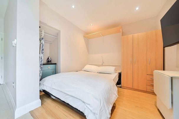 Studio to rent - Photo 1