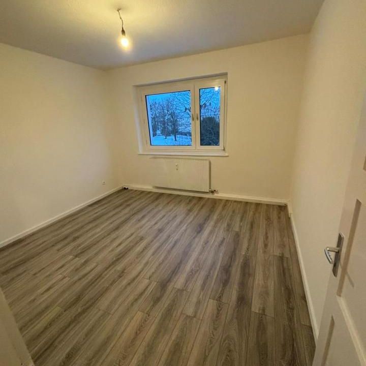 !!Platz für die ganze Familie!! Frisch RENOVIERTE 4-Zimmerwohnung** - Foto 1