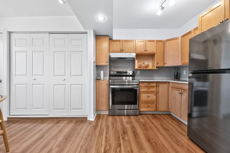 For Lease - 326 Palmerston Boulevard Unit# 2nd Floor, Toronto, Ontario - Photo 3