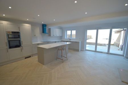 4 bedroom detached house to rent - Photo 5