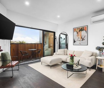 MODERN TOWNHOUSE l BOUTIQUE BLOCK l PERFECT LOCATION - Photo 1