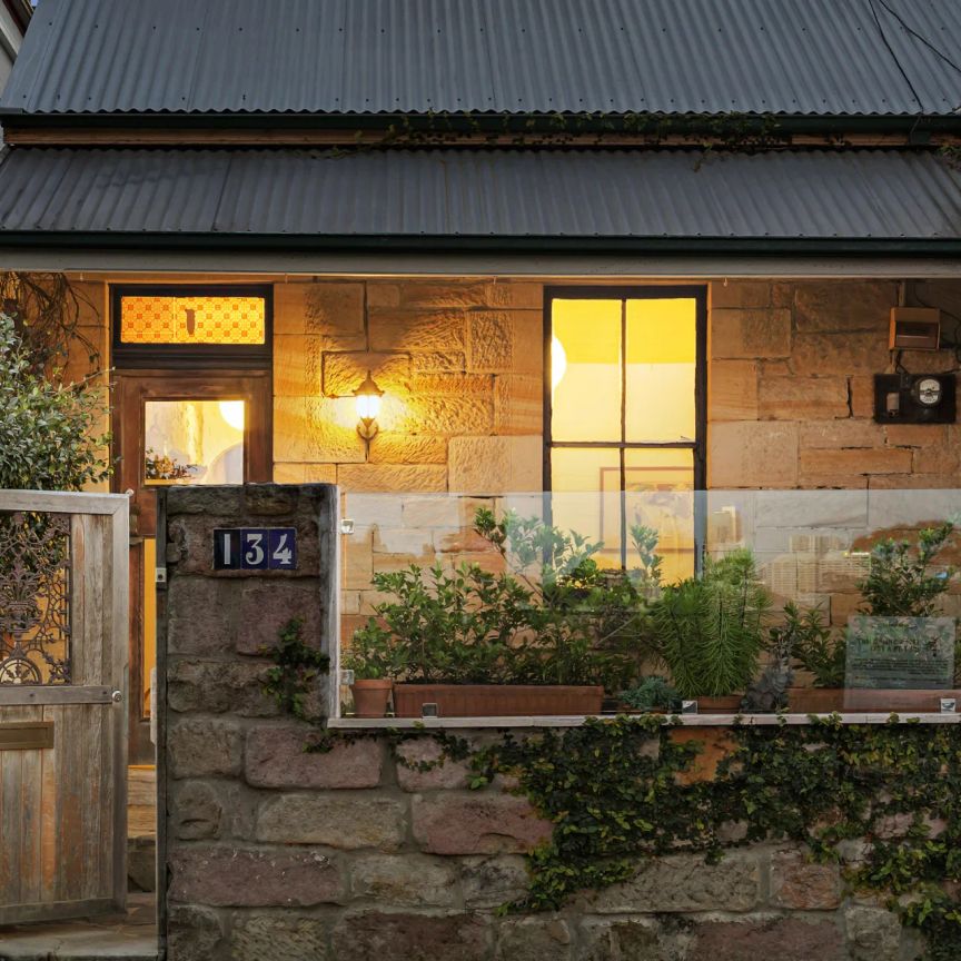 Rustic Sandstone Home With Harbour, Bridge & City Skyline views - - Photo 1