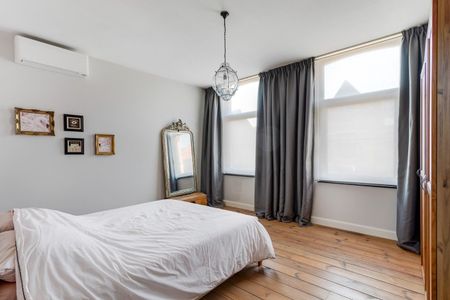 Prachtig gerenoveerde, authentieke woning met 3 slpk. en stadstuintje - Photo 2