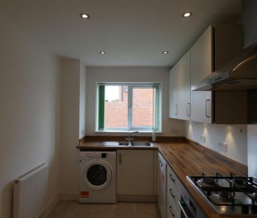 2 bedroom semi-detached house to rent - Photo 4